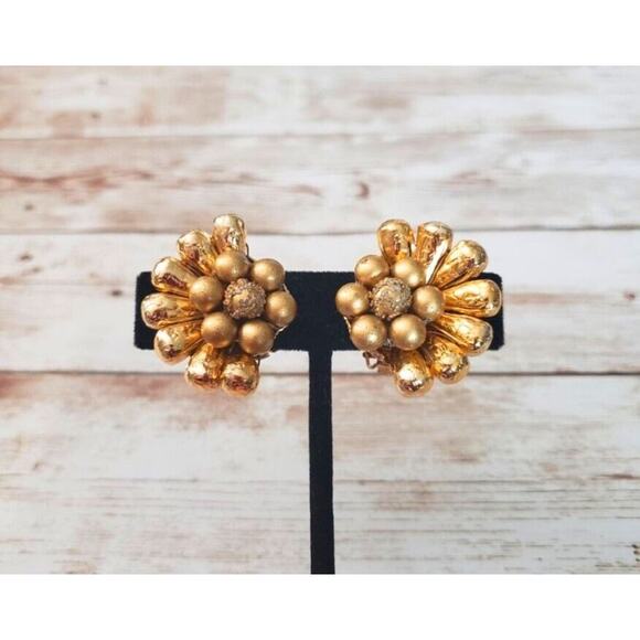 Vintage Clip On Earrings Bronzey Gold Tone Fancy Statement - Picture 1 of 4